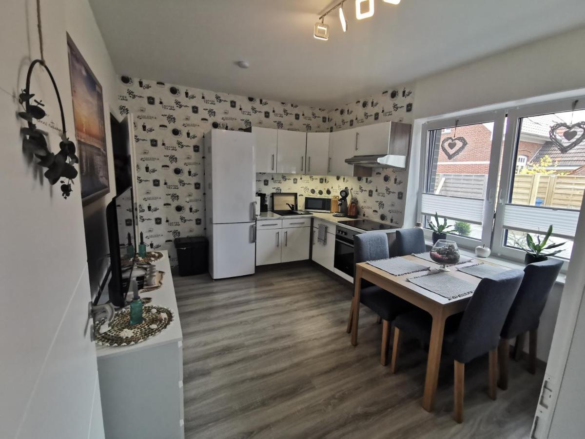Ferienwohnung Am Dock Apen Екстериор снимка