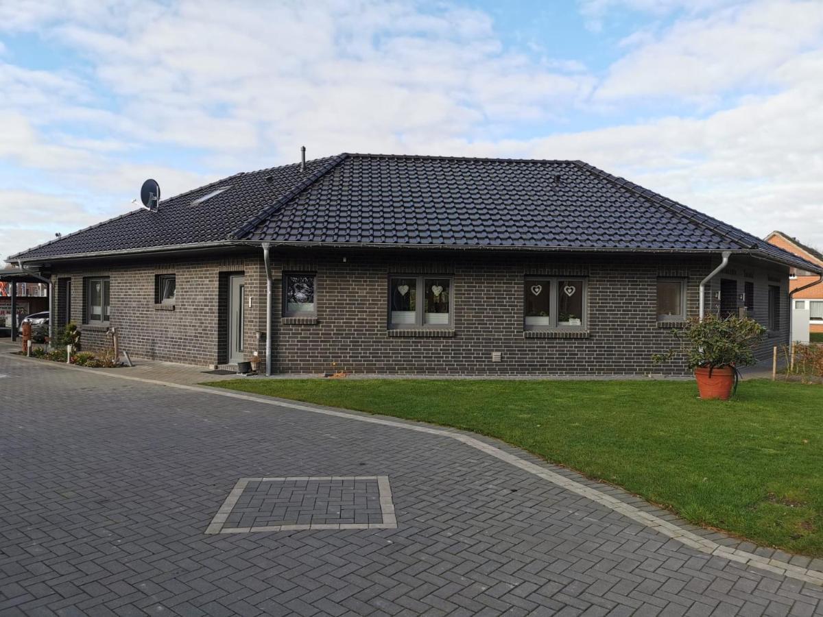 Ferienwohnung Am Dock Apen Екстериор снимка